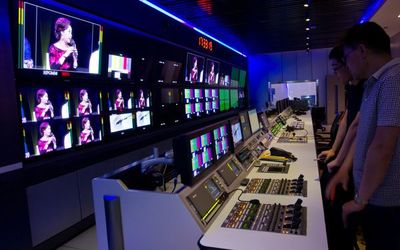 光影背后的匠心——探秘山海关区广播电视台节目制作全流程